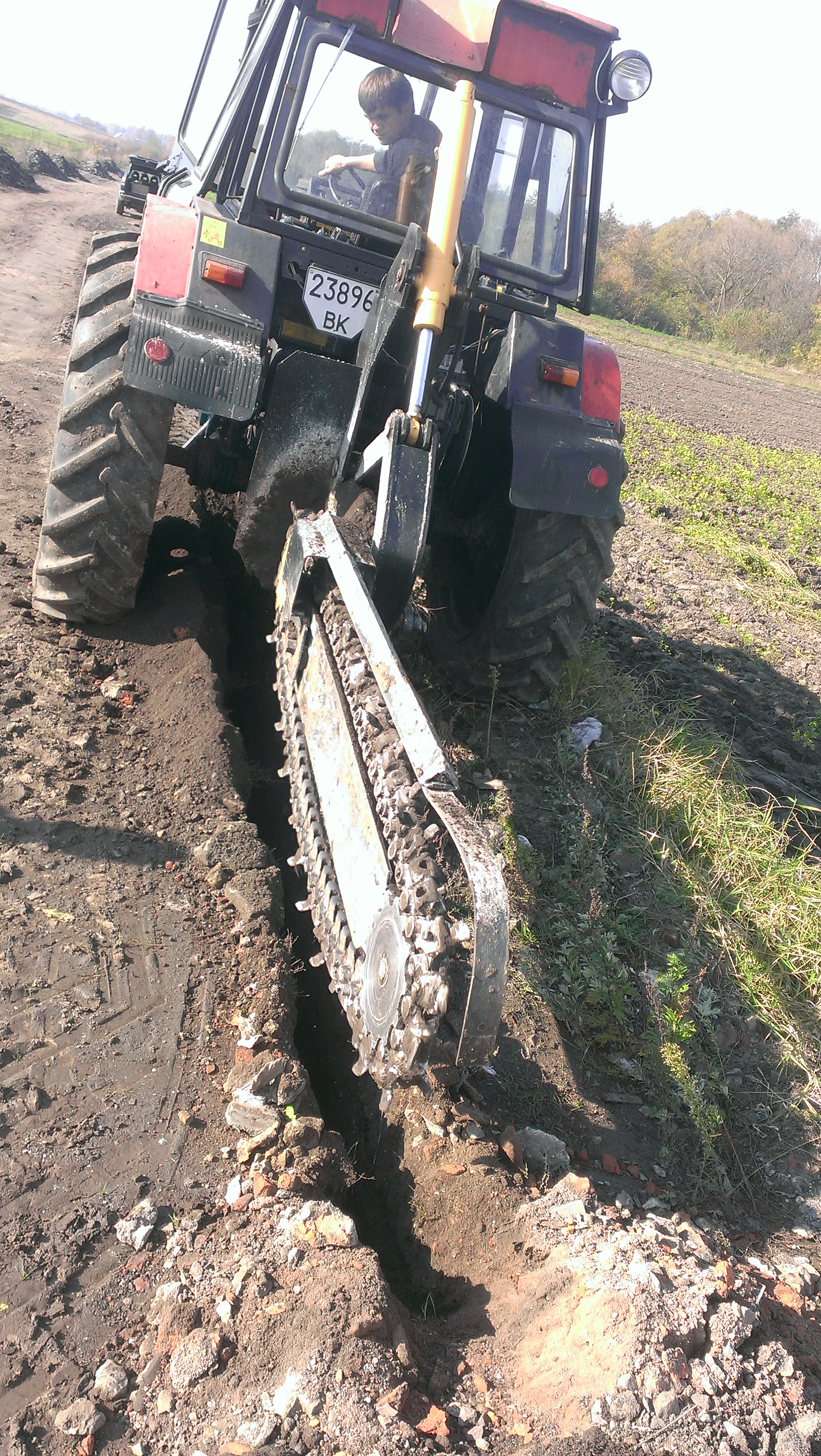 Надаємо послуги траншеєкопача та снігоочисника м. Рівне