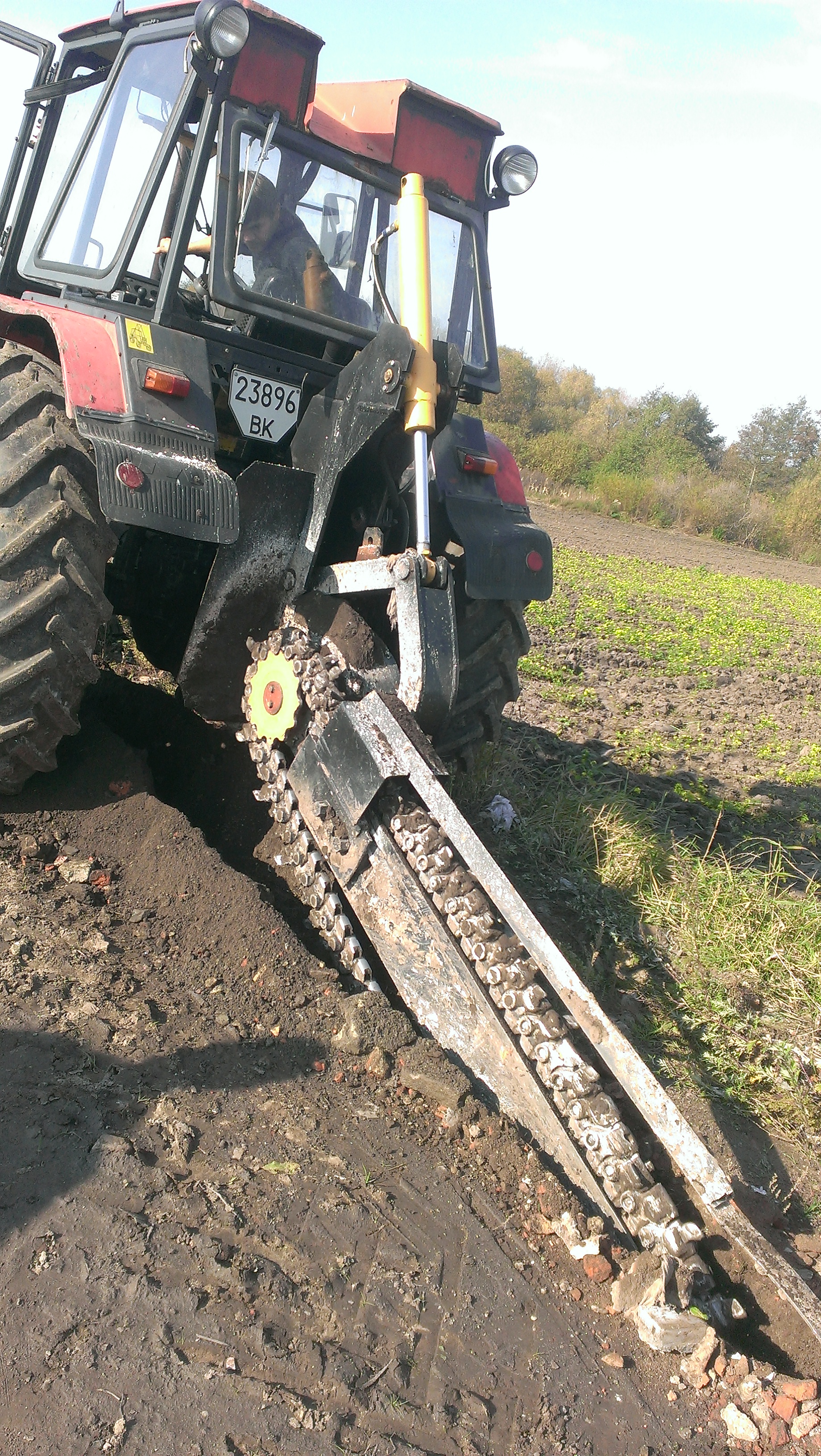Надаємо послуги траншеєкопача та снігоочисника м. Рівне