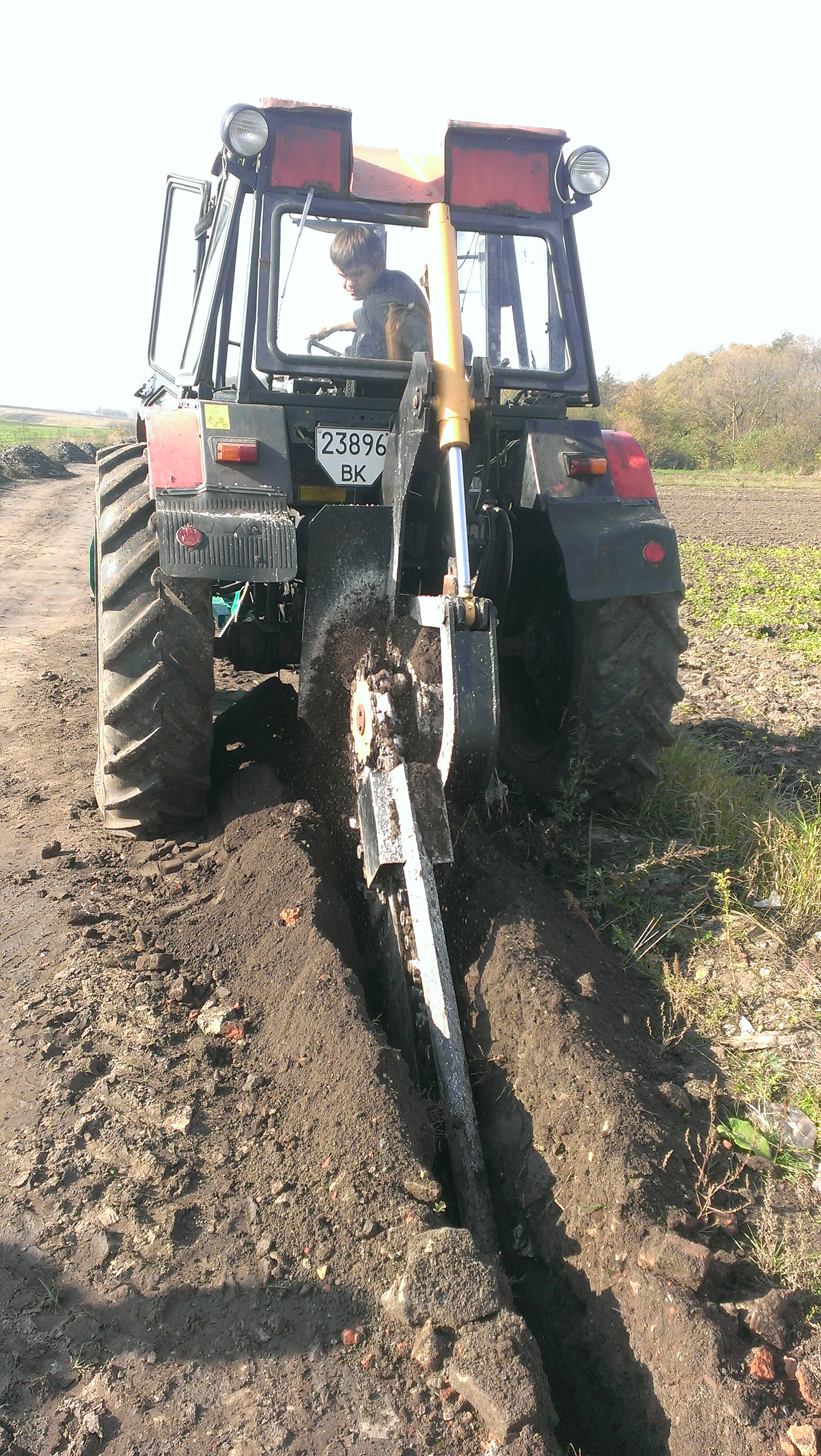 Надаємо послуги траншеєкопача та снігоочисника м. Рівне
