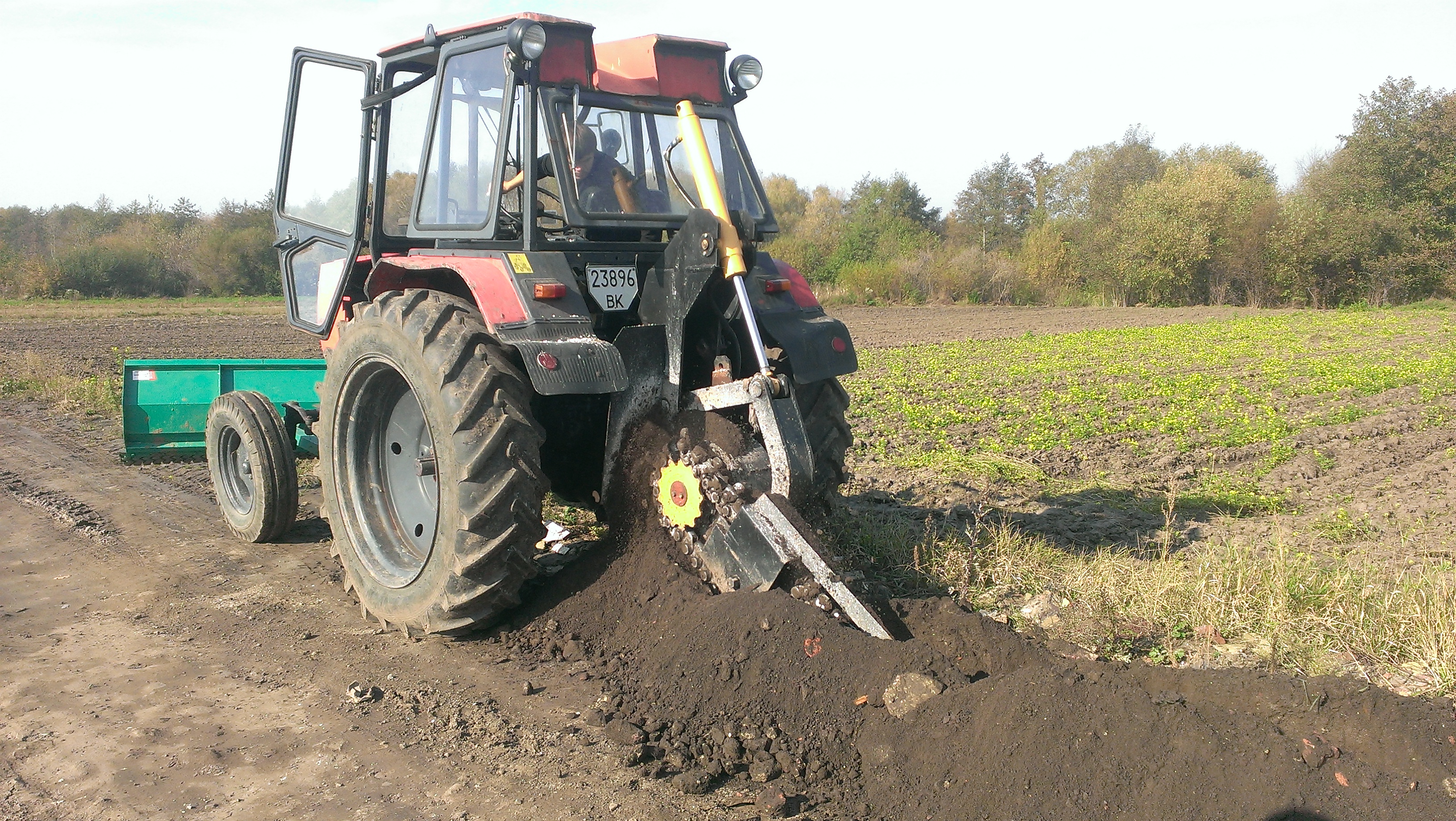 Надаємо послуги траншеєкопача та снігоочисника м. Рівне