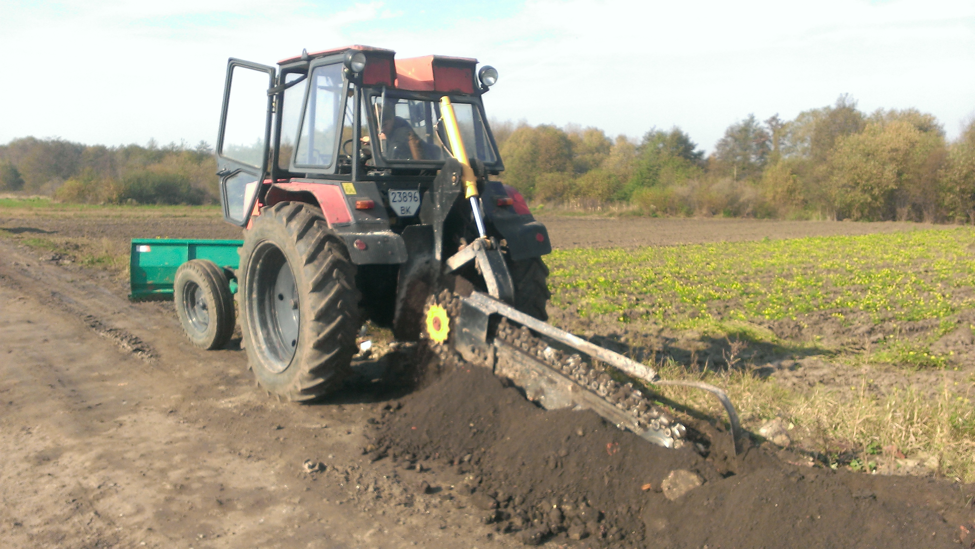 Надаємо послуги траншеєкопача та снігоочисника м. Рівне
