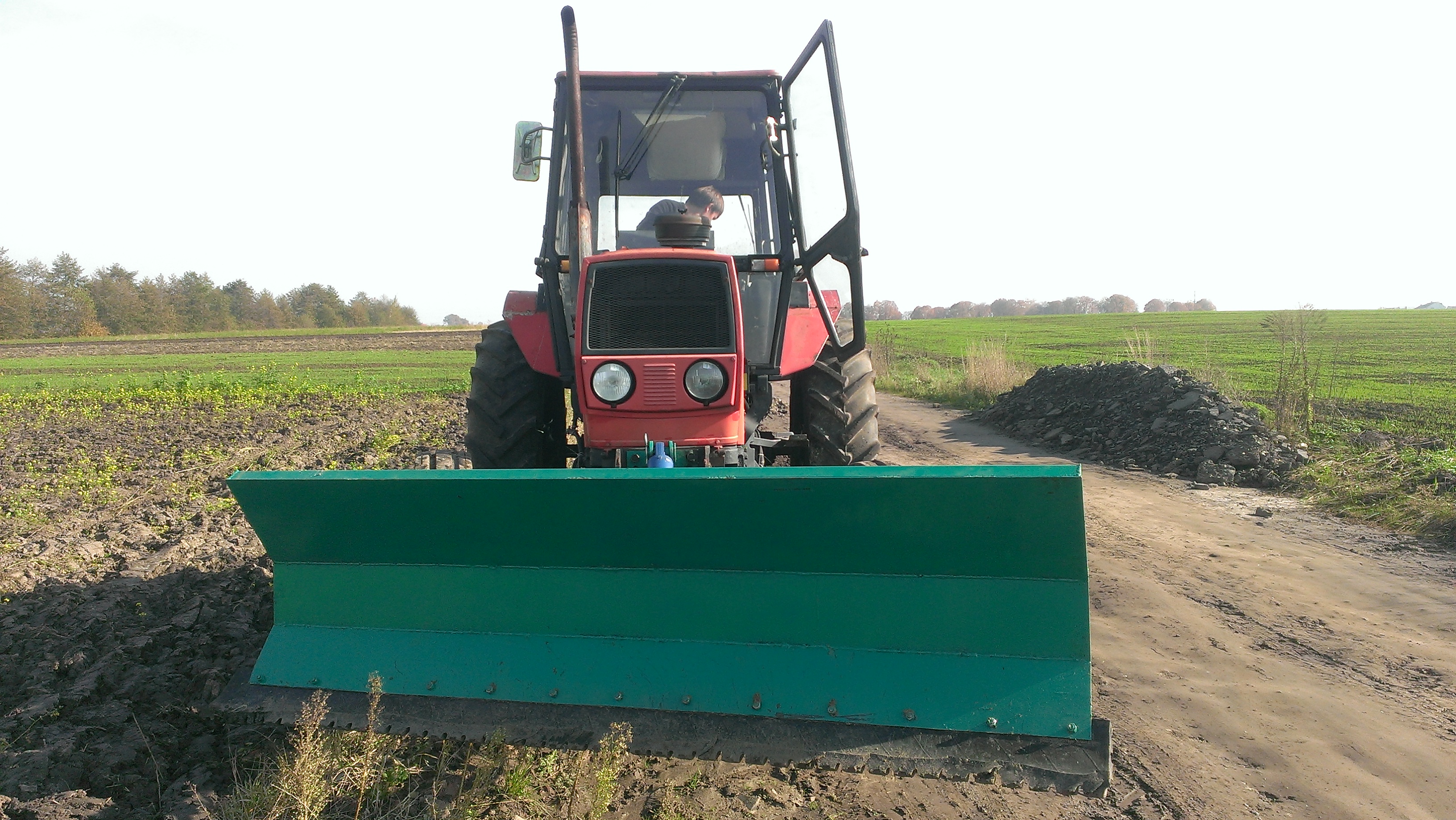 Надаємо послуги траншеєкопача та снігоочисника м. Рівне