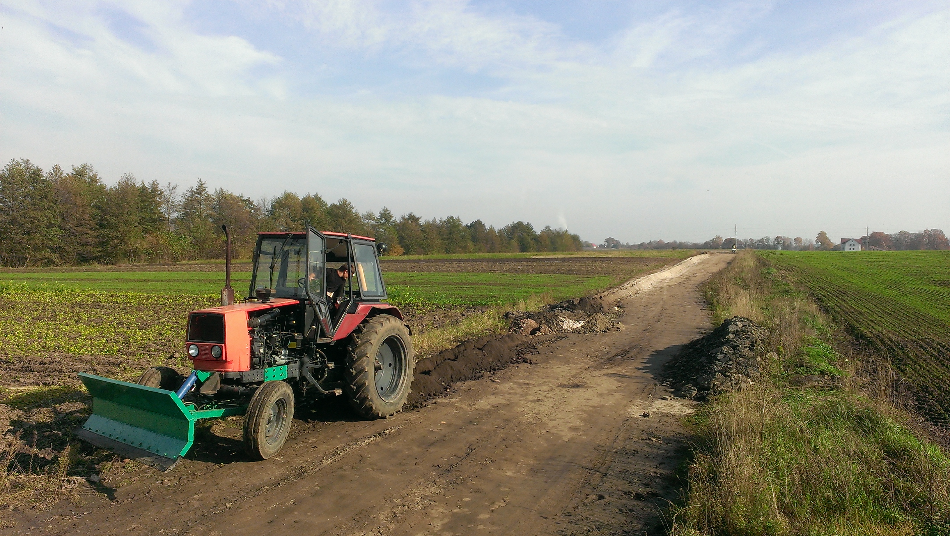 Надаємо послуги траншеєкопача та снігоочисника м. Рівне