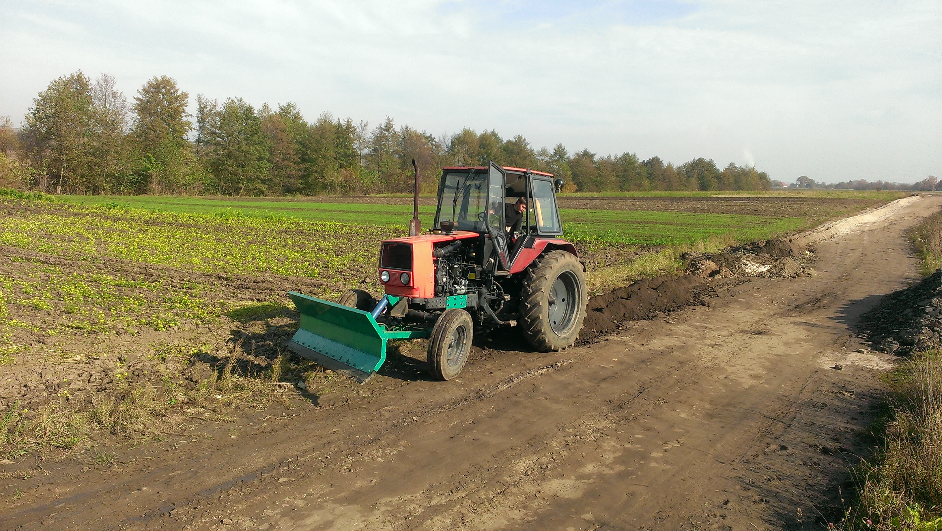 Надаємо послуги траншеєкопача та снігоочисника м. Рівне