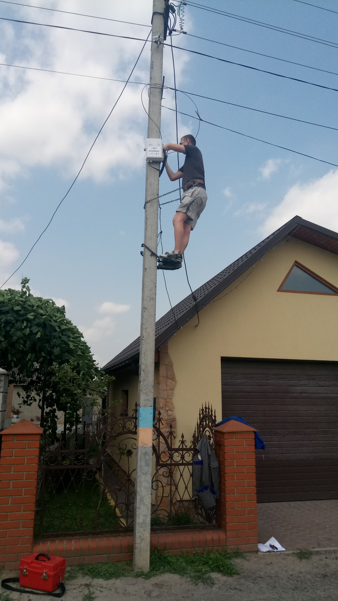 Підвіс оптоволокна на квадратній опорі