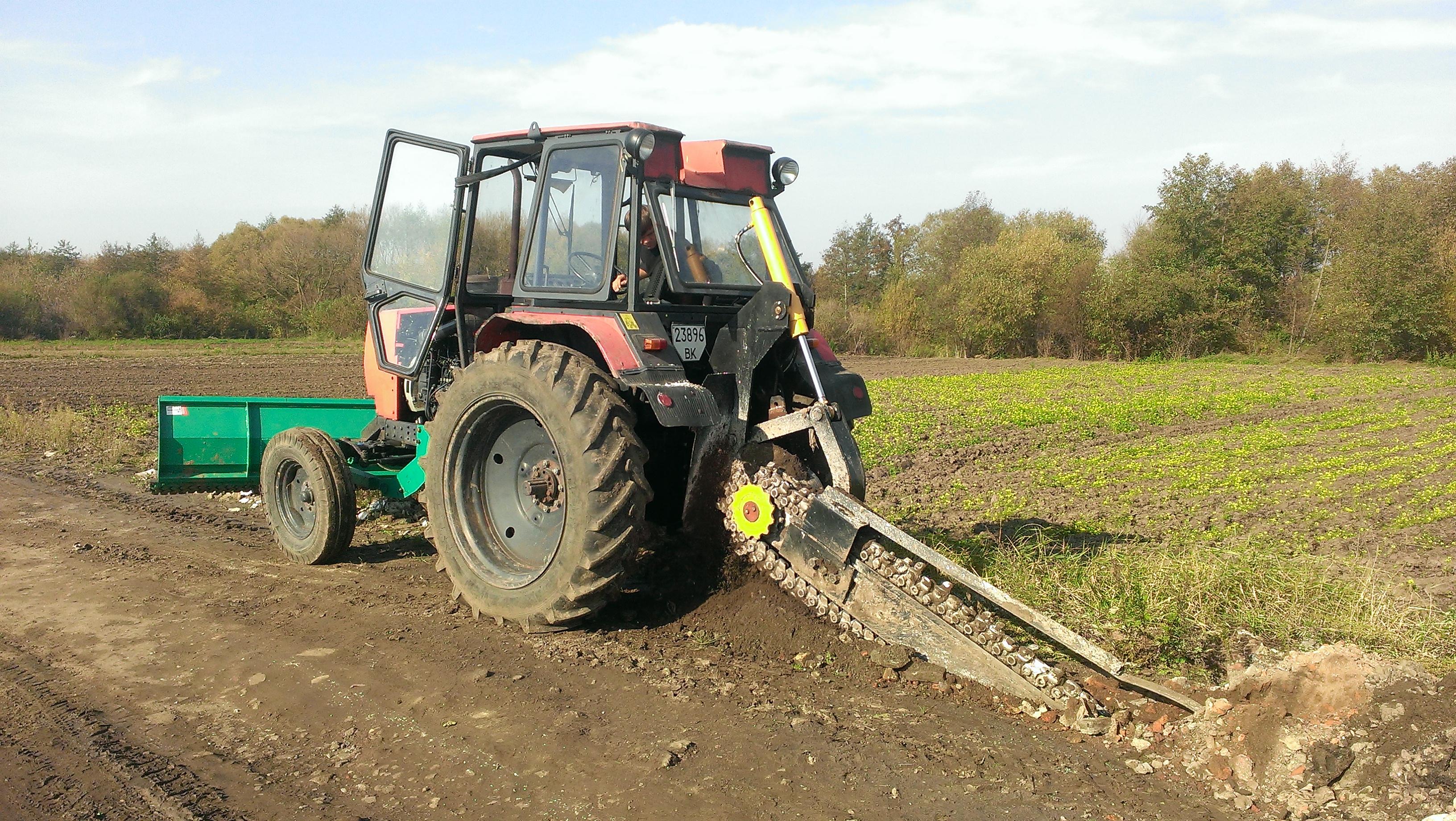 Надаємо послуги траншеєкопача та снігоочисника м. Рівне