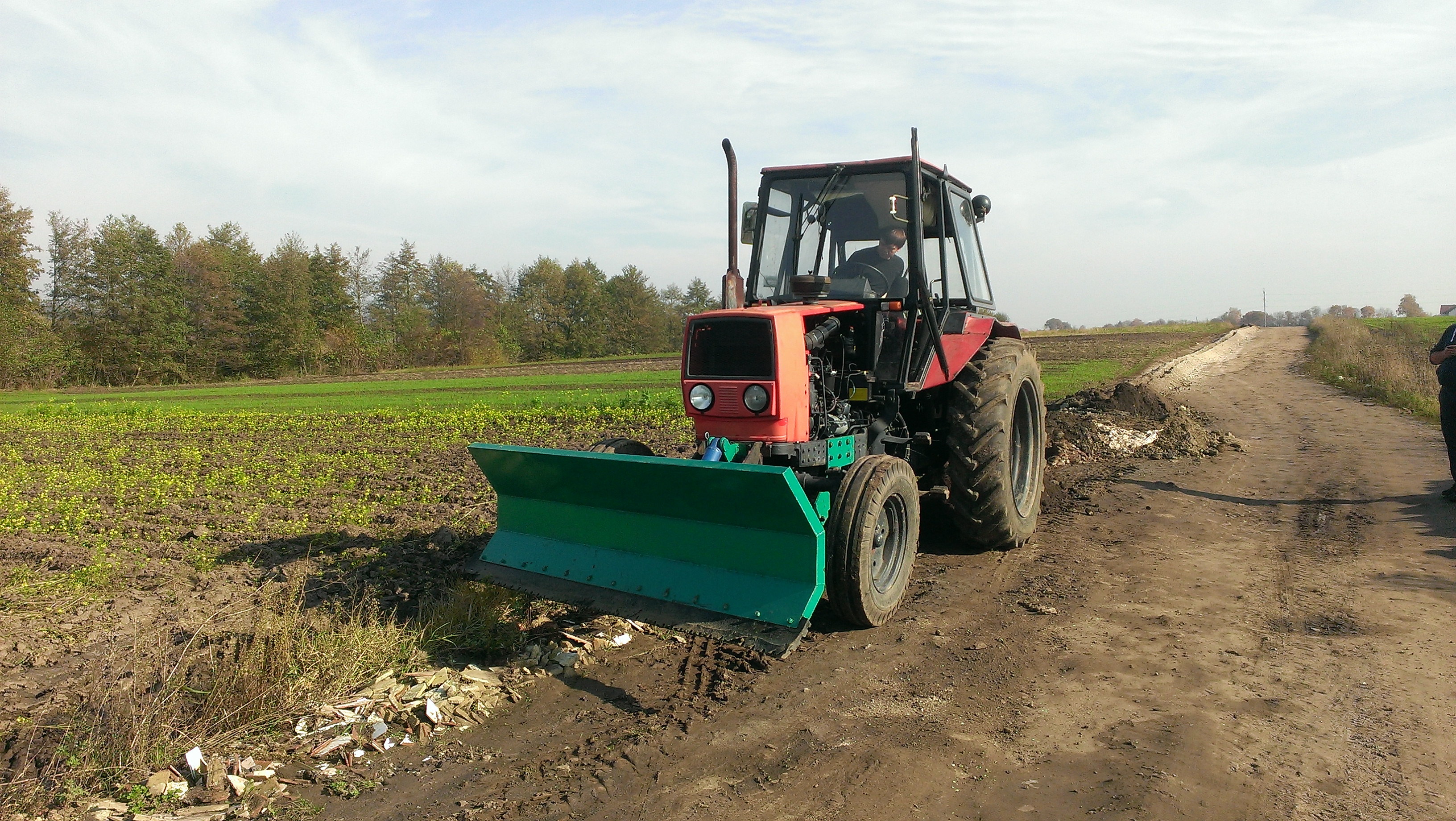 Надаємо послуги траншеєкопача та снігоочисника м. Рівне