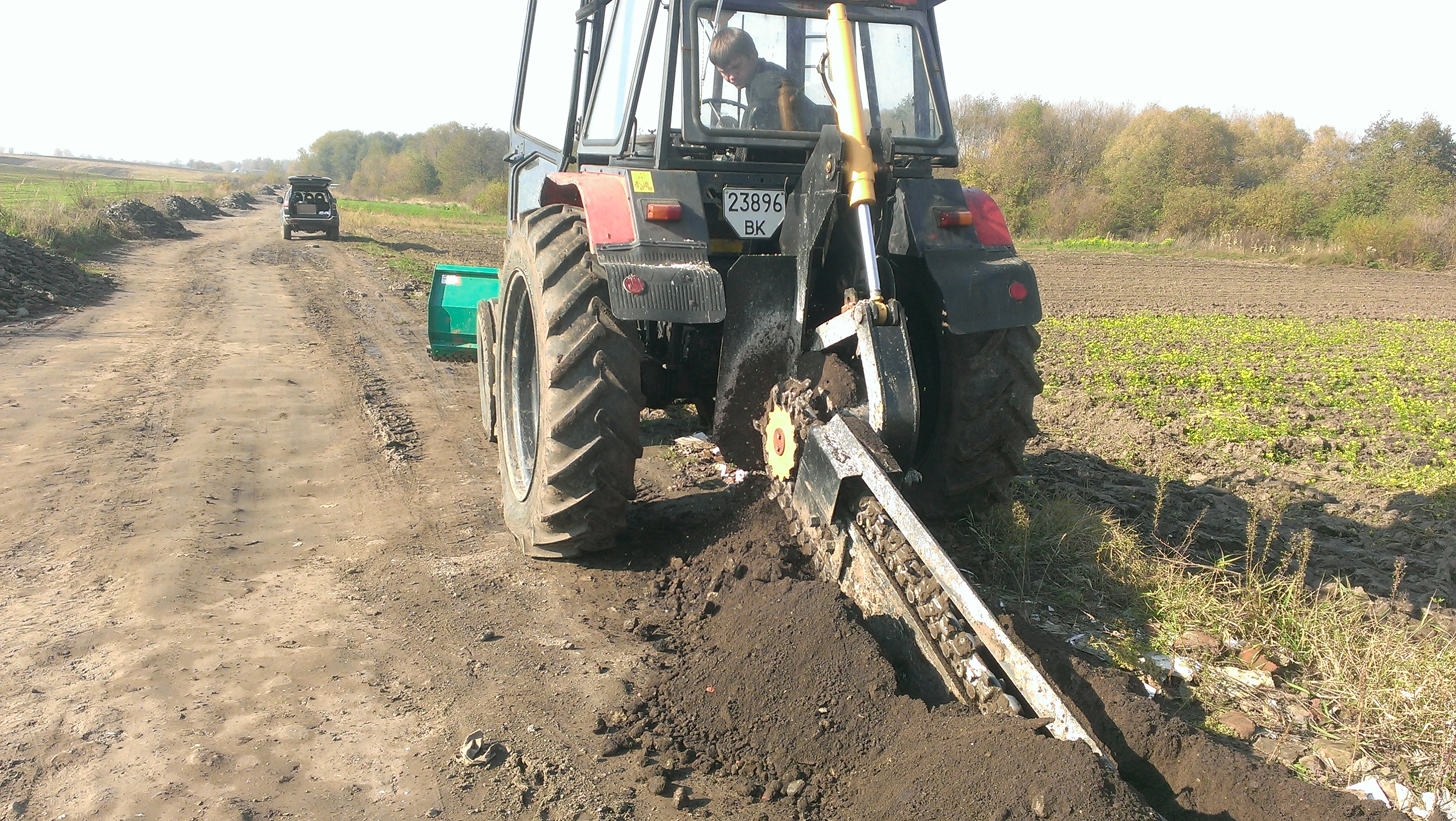 Надаємо послуги траншеєкопача та снігоочисника м. Рівне