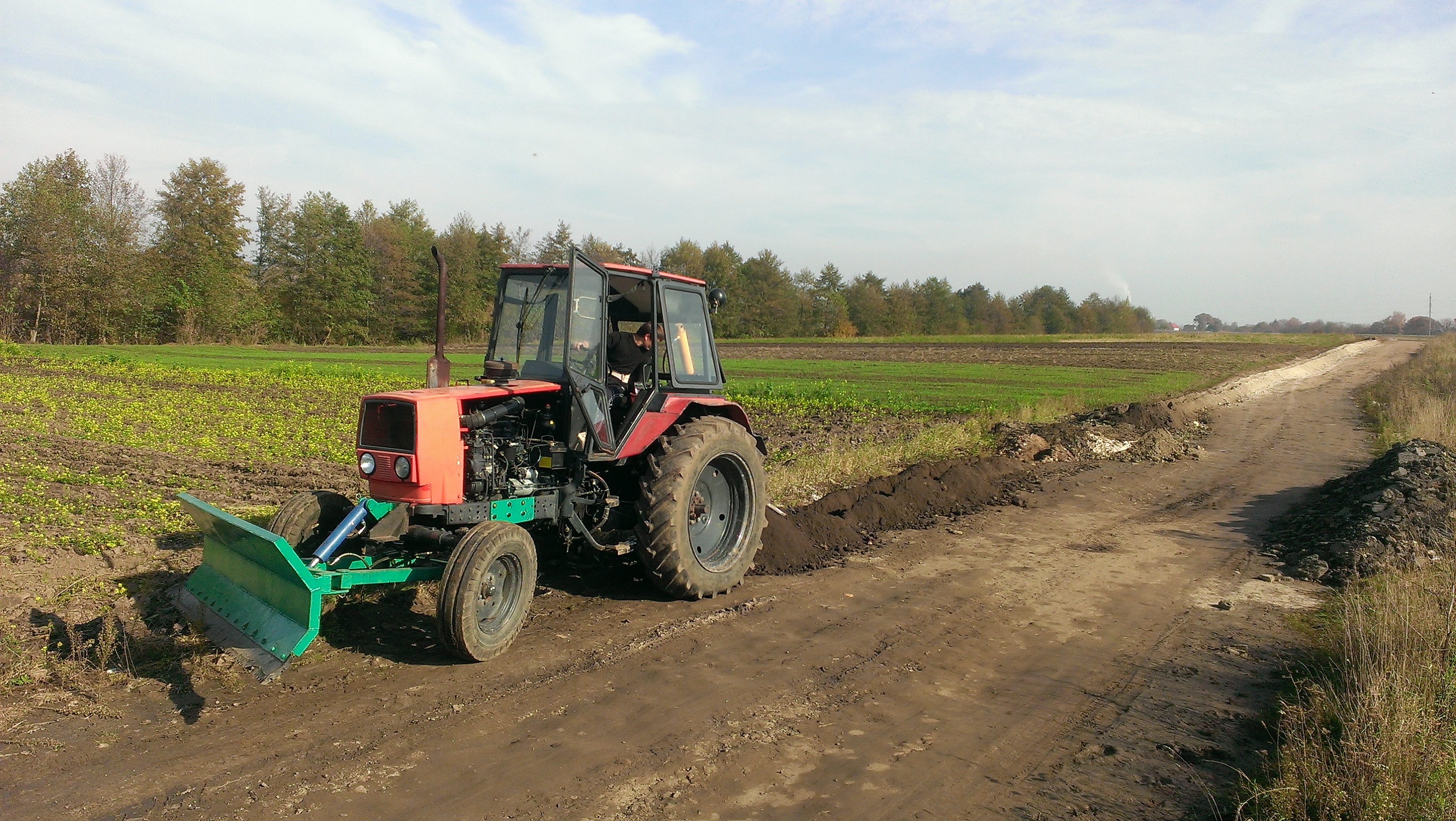 Надаємо послуги траншеєкопача та снігоочисника м. Рівне