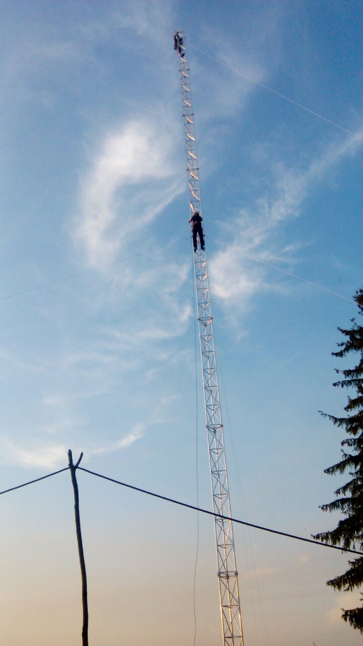 Підвіс оптоволокна на антенній вишці