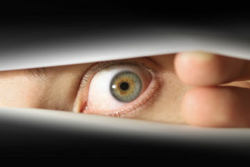 навіщо за нами стежать