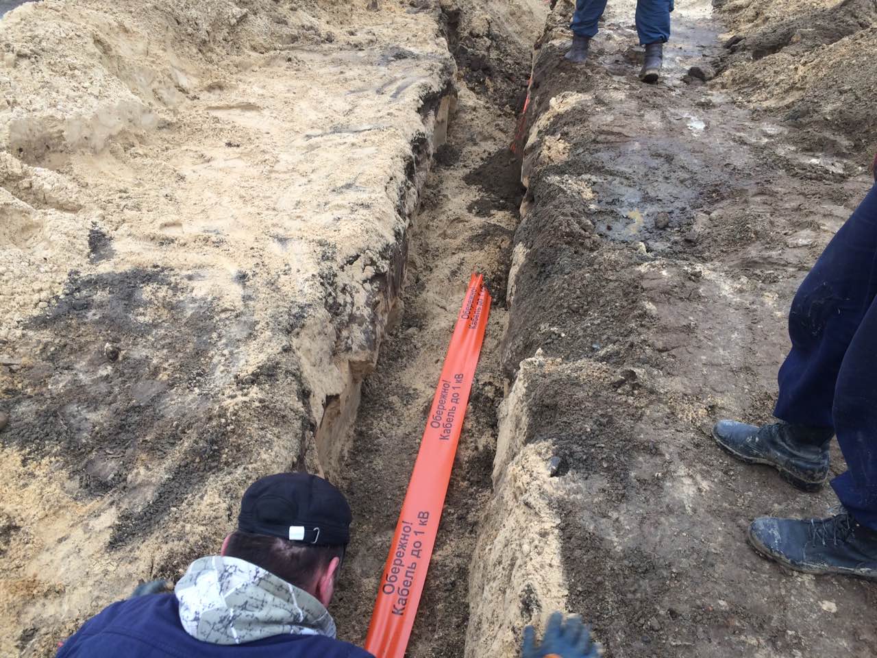 Прокладання кабеля в землі