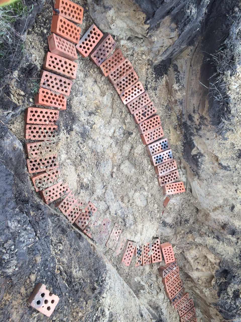 Прокладання кабеля в землі