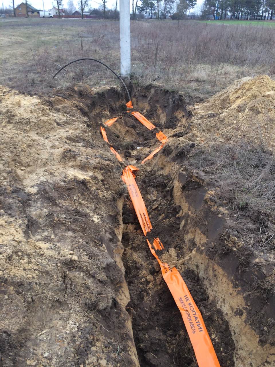 Прокладання кабеля в землі